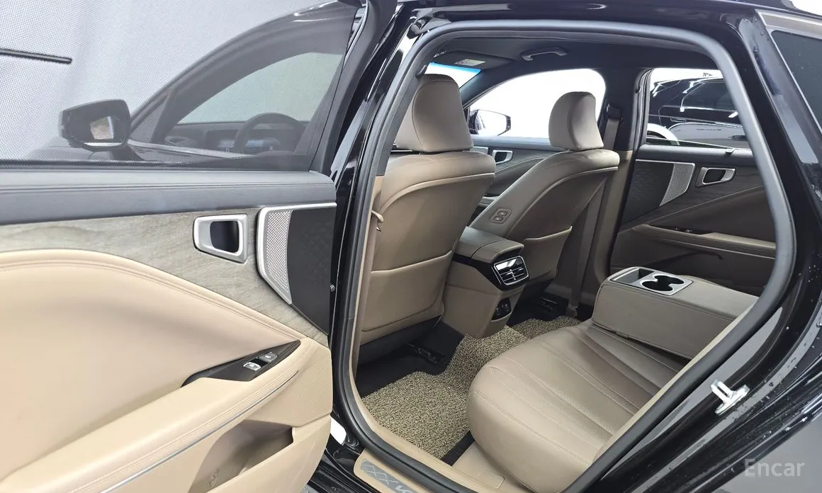 Photo 26 - Kia K8