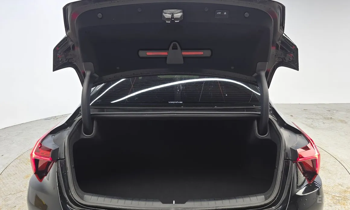 Photo 34 - Kia K8