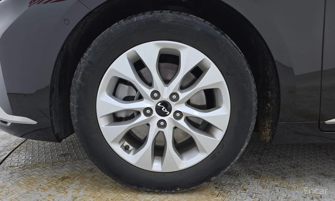Photo 5 - Kia K8