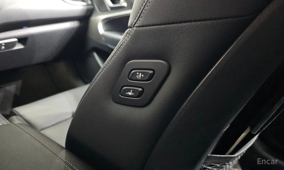 صورة 34 - Genesis G70