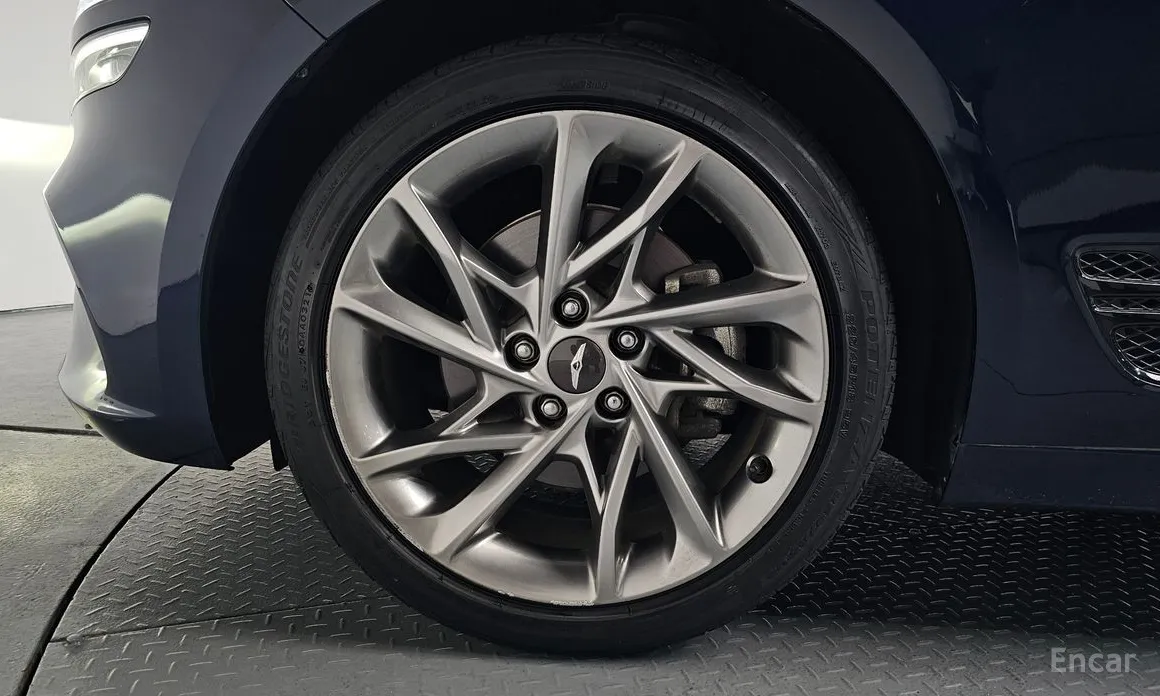 صورة 5 - Genesis G70