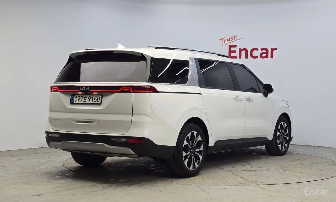 Фото 2 - Kia Carnival