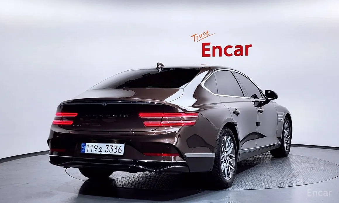 Фото 2 - Genesis G80