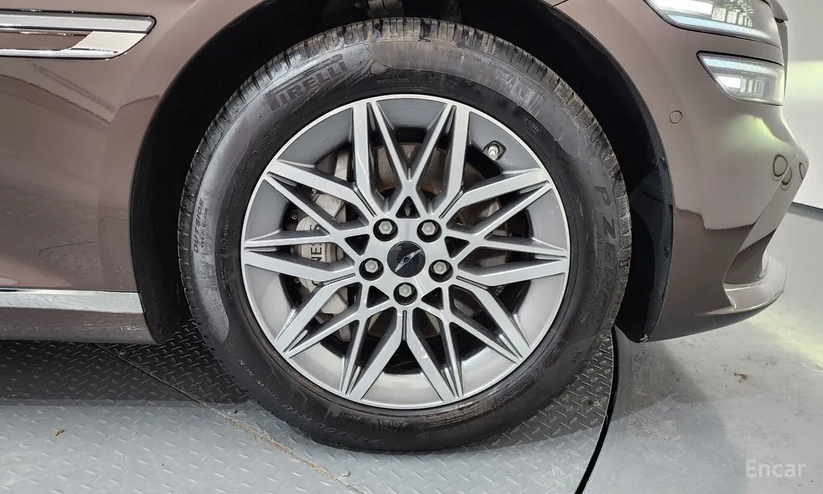 Фото 21 - Genesis G80