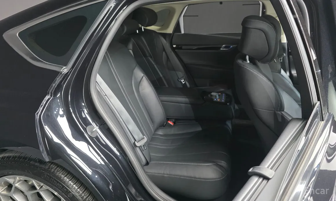 Фото 26 - Genesis G80