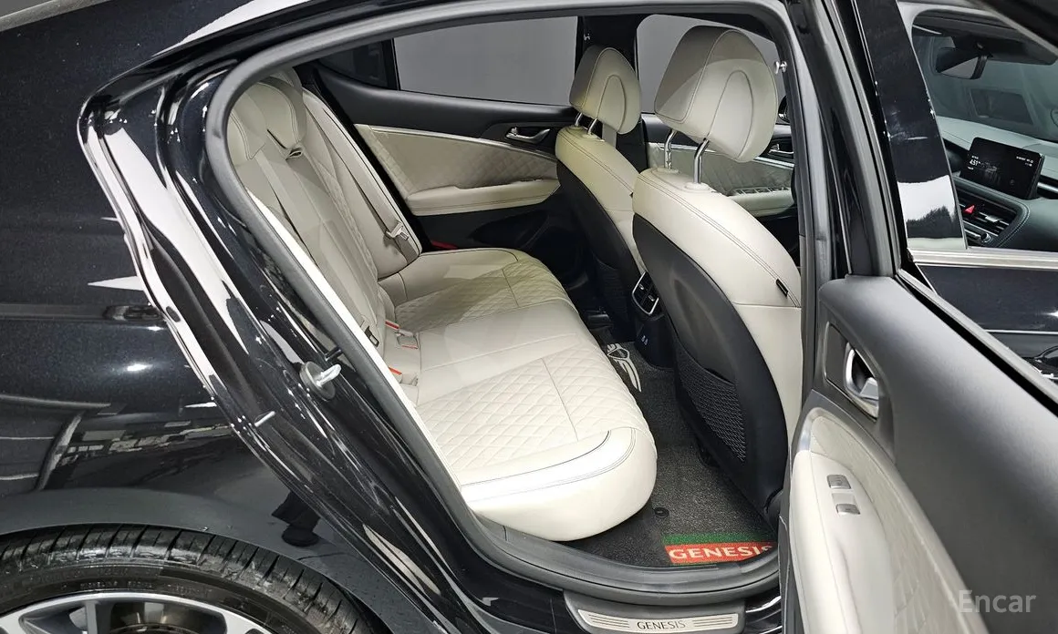 Photo 11 - Genesis G70