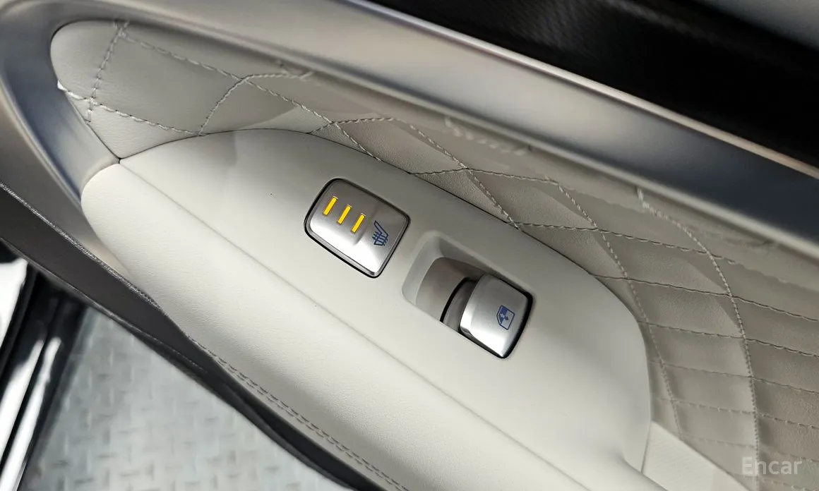 Photo 18 - Genesis G70