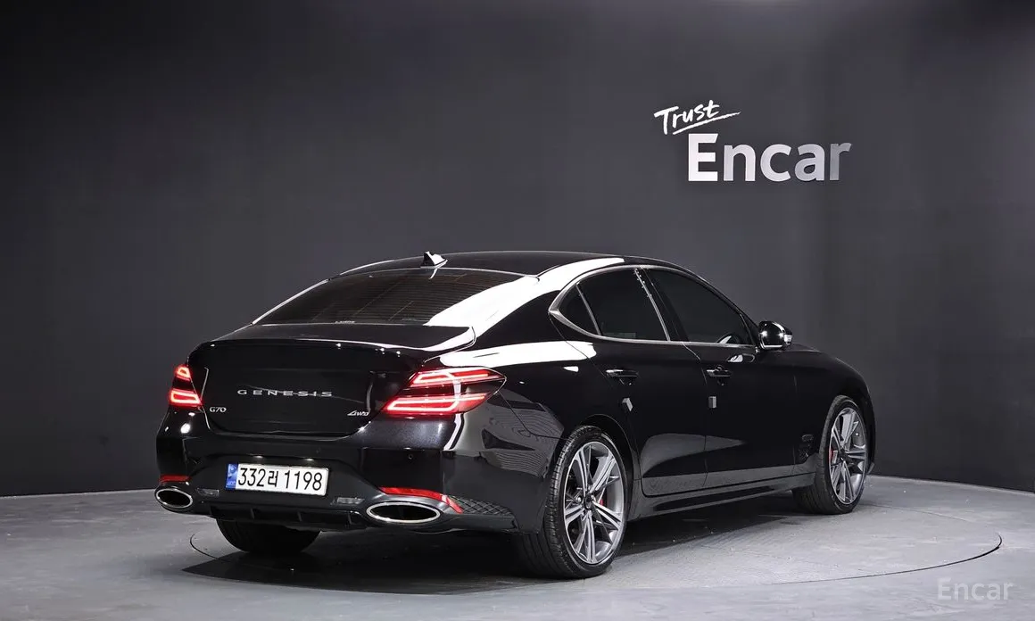 Photo 2 - Genesis G70