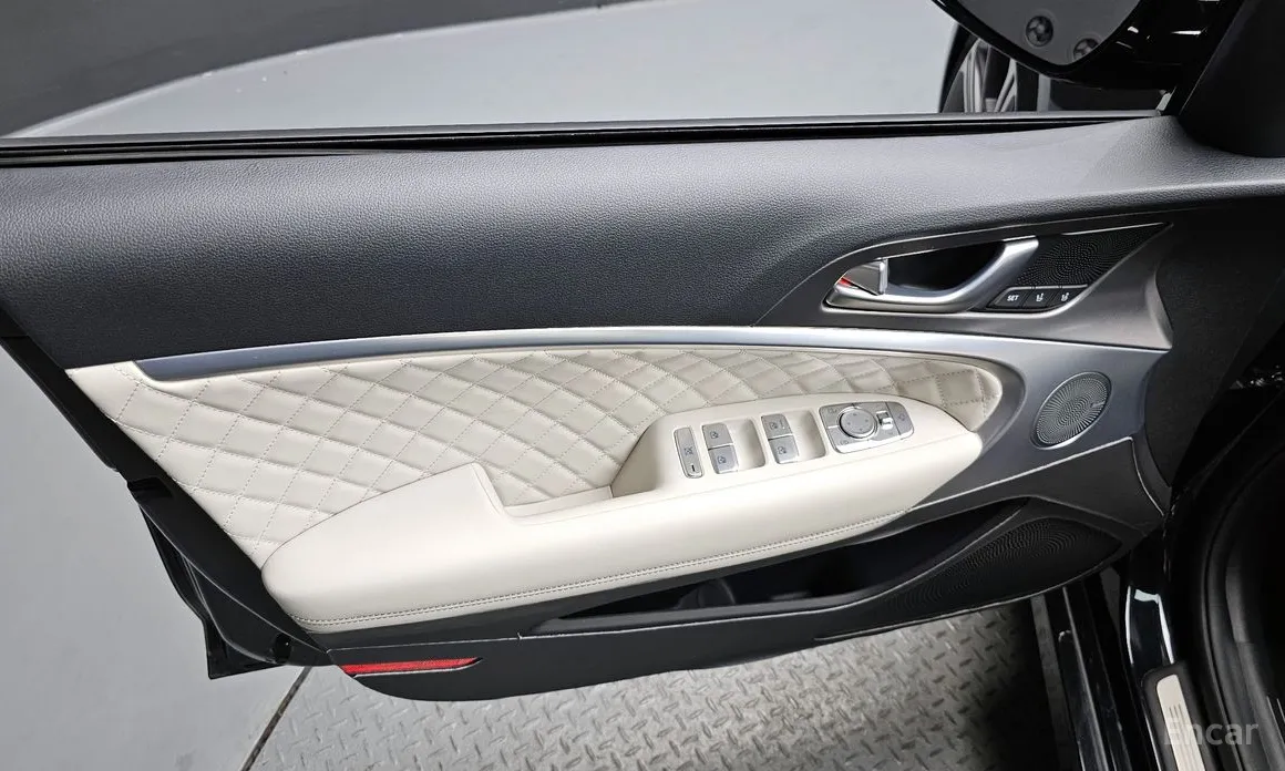 Photo 24 - Genesis G70