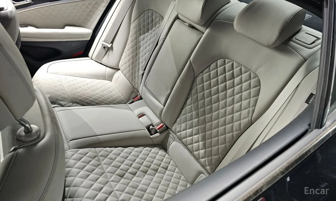 Photo 31 - Genesis G70