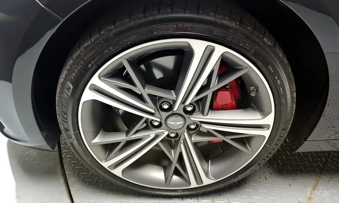 Photo 5 - Genesis G70