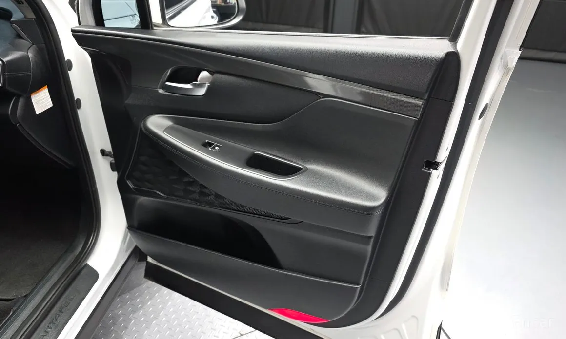 Фото 24 - Hyundai Santa Fe