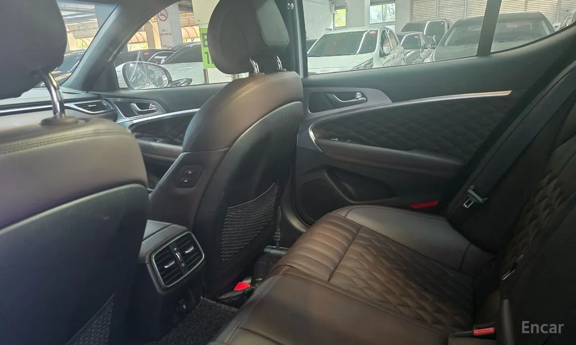 Photo 14 - Genesis G70