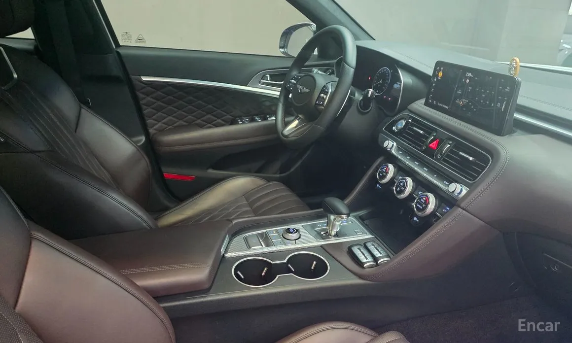 Photo 17 - Genesis G70