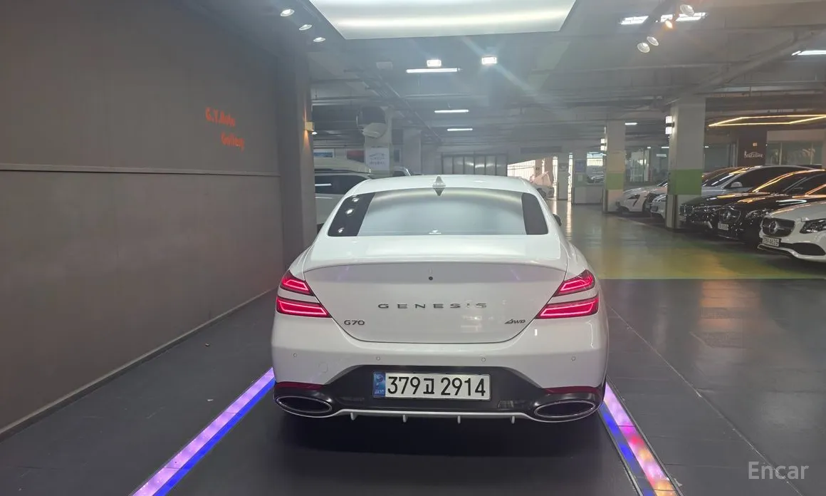 Photo 4 - Genesis G70