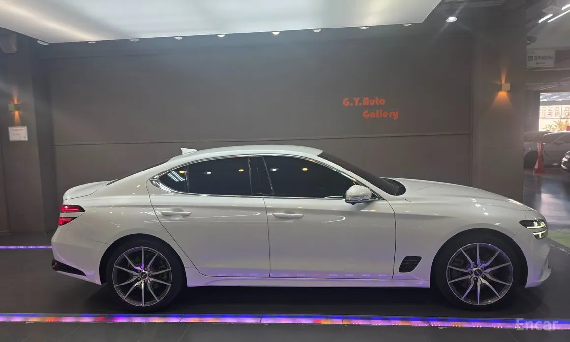 Photo 5 - Genesis G70