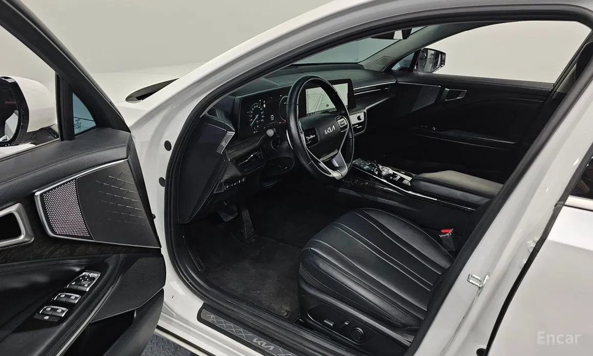 Photo 10 - Kia K8