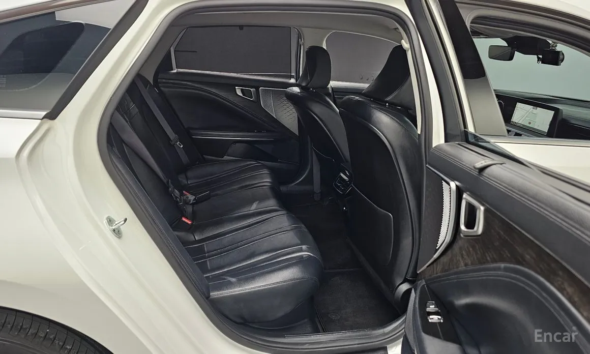 Photo 11 - Kia K8