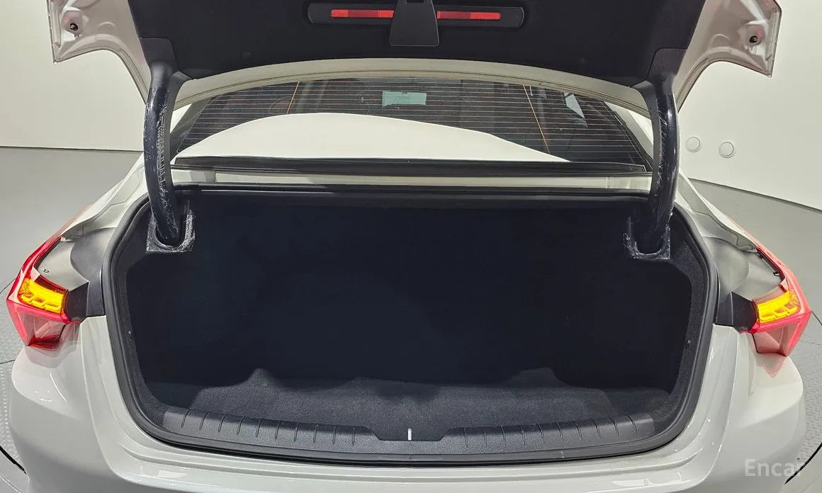 Photo 17 - Kia K8