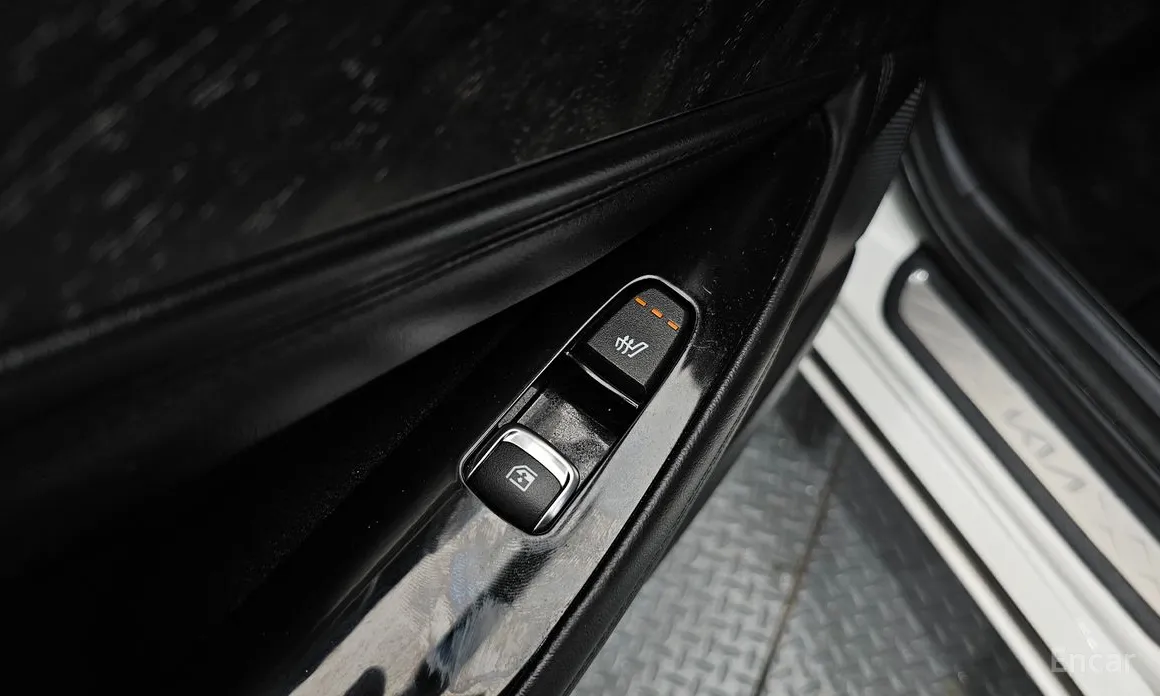 Photo 18 - Kia K8