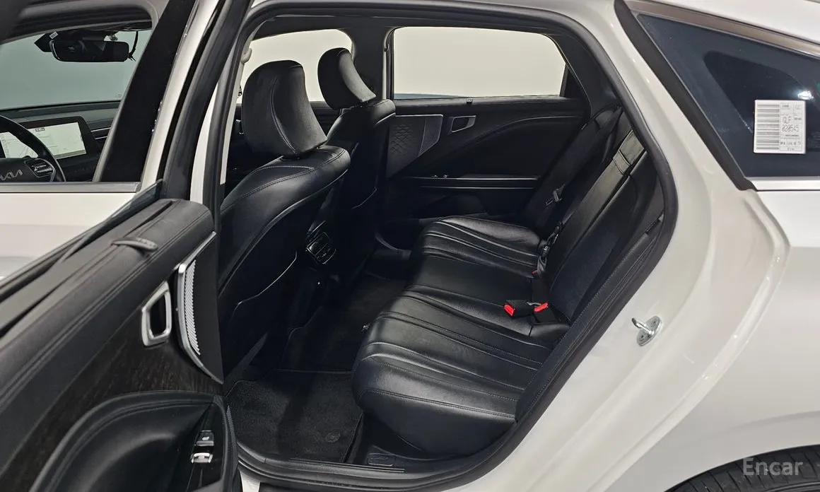 Photo 19 - Kia K8