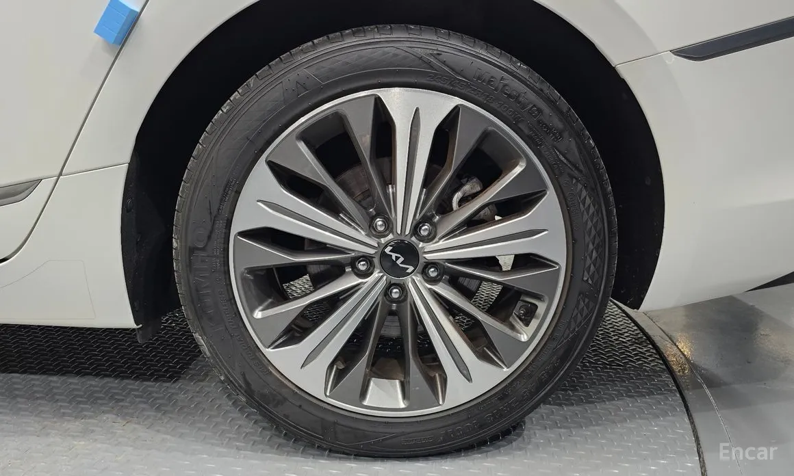 Photo 21 - Kia K8
