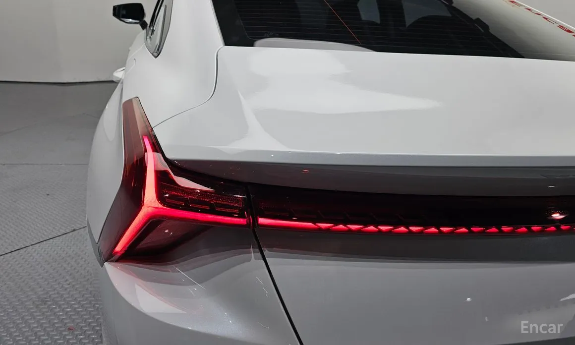 Photo 23 - Kia K8