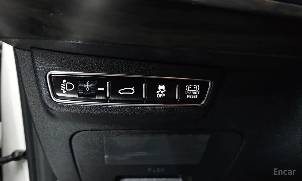 Photo 27 - Kia K8
