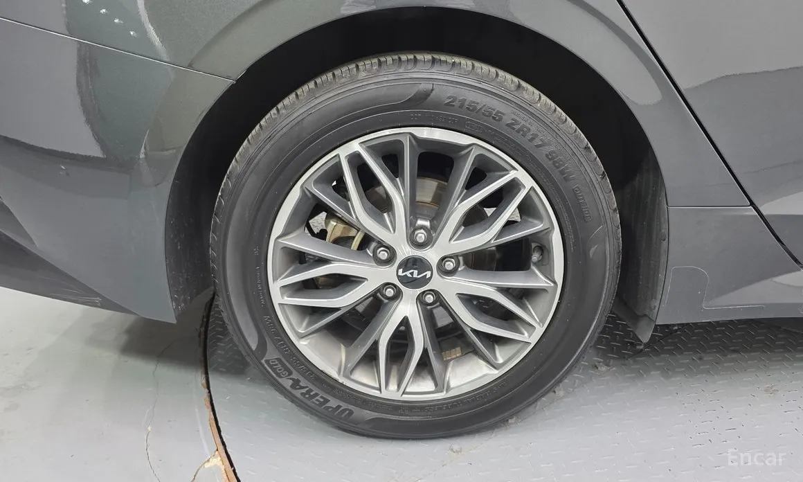 Photo 5 - Kia K5
