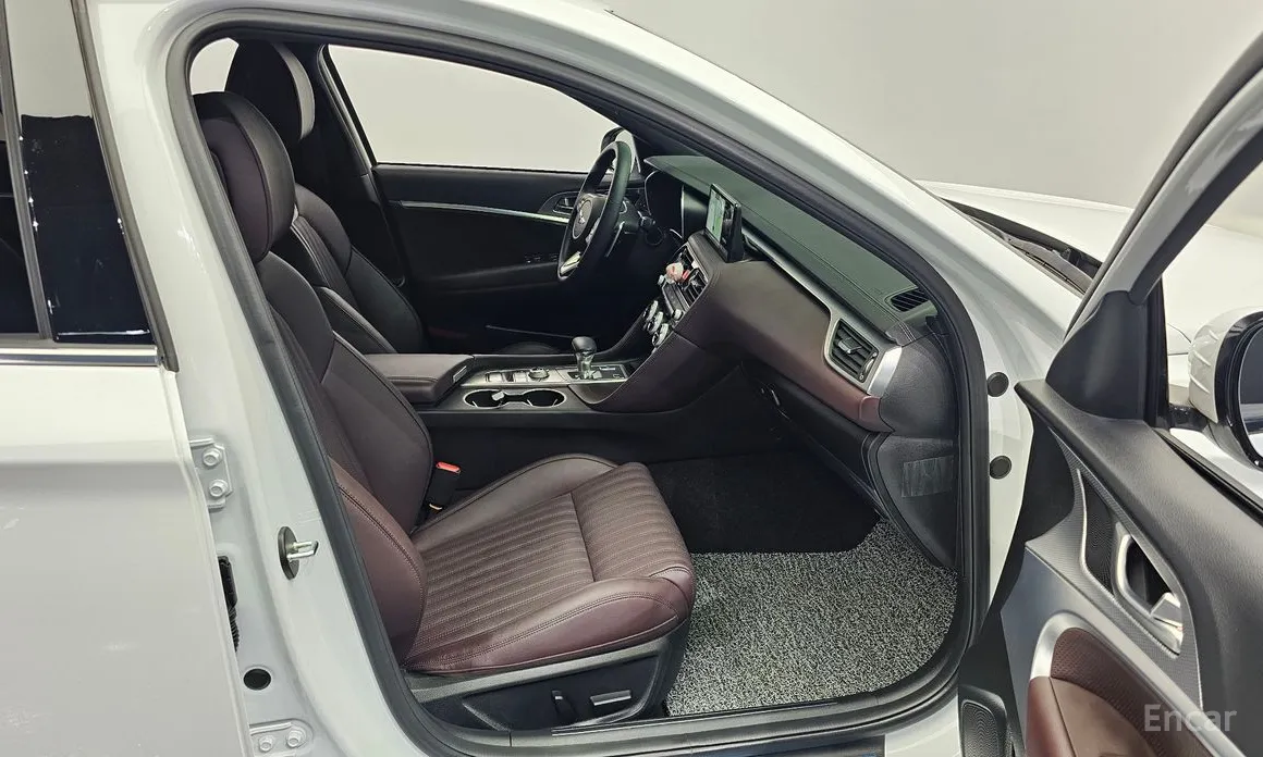 Photo 11 - Genesis G70