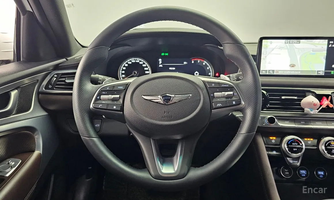 Photo 13 - Genesis G70