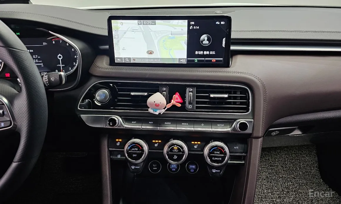 Photo 14 - Genesis G70
