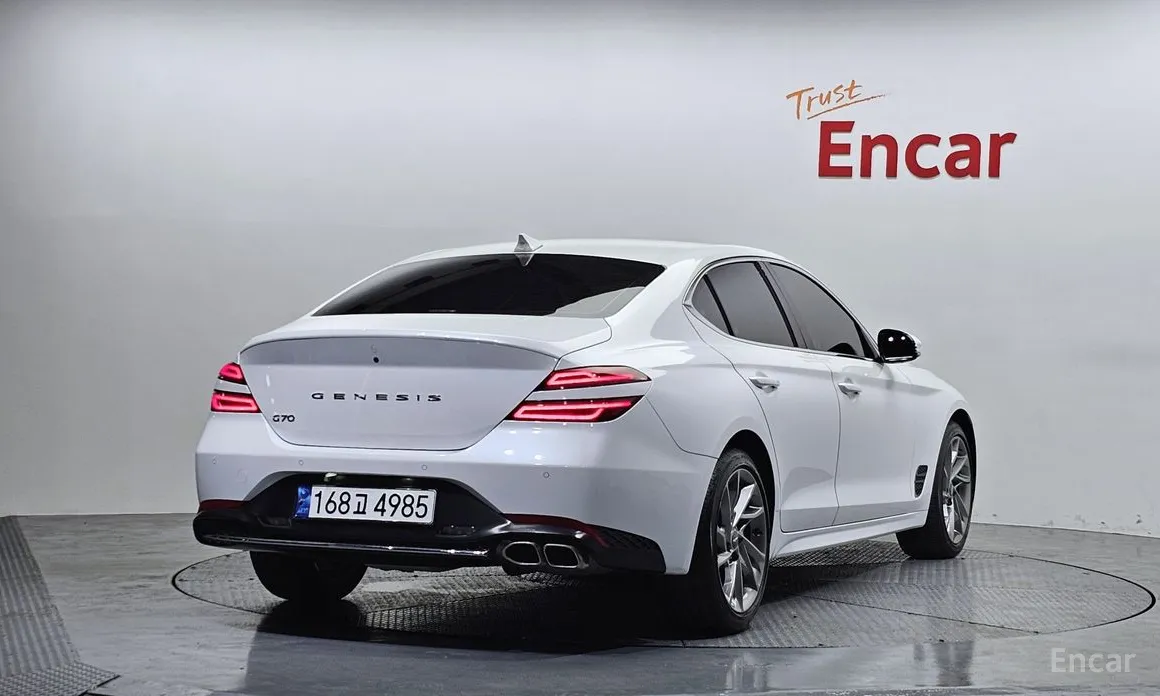 Photo 2 - Genesis G70
