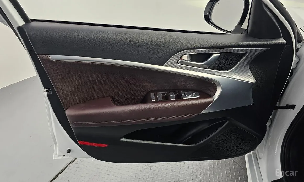 Photo 24 - Genesis G70