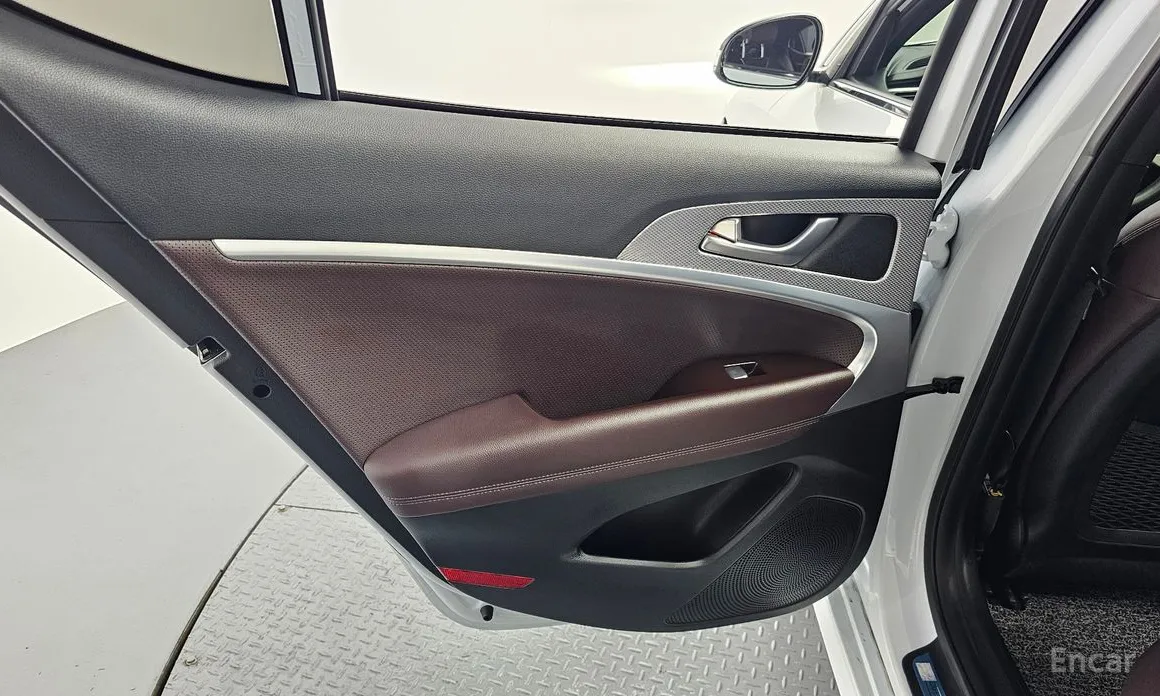 Photo 25 - Genesis G70