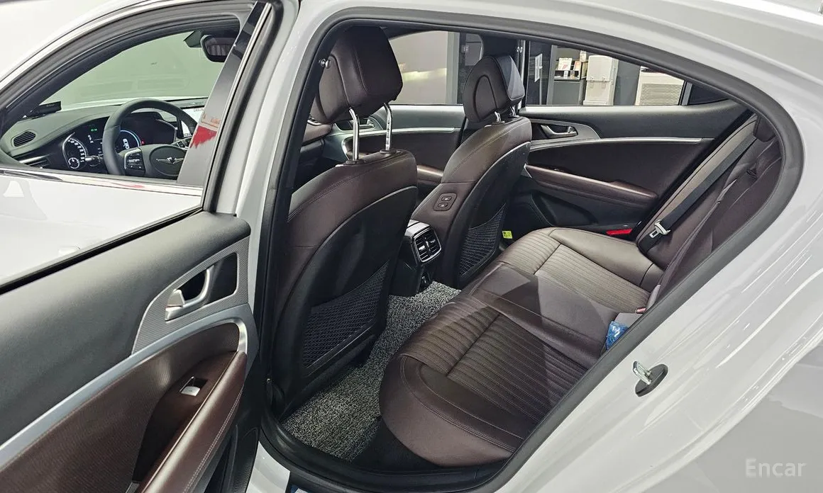 Photo 26 - Genesis G70