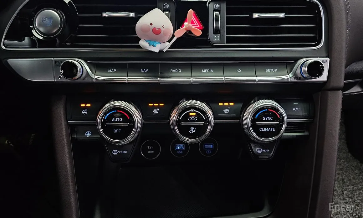 Photo 31 - Genesis G70
