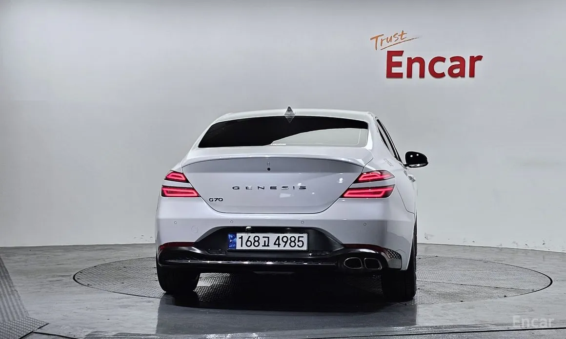 Photo 4 - Genesis G70