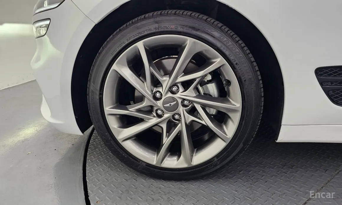 Photo 5 - Genesis G70