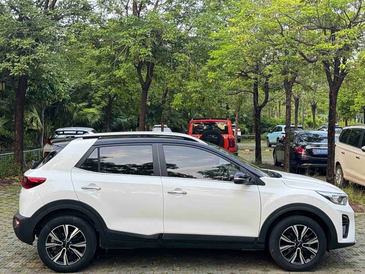 Kia KX1 2021 2021款 1.4L CVT趣享天窗款