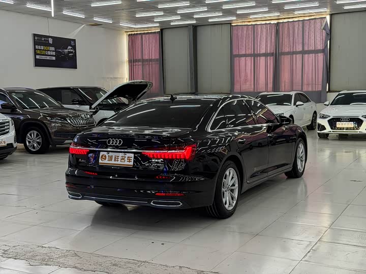 Фото 8 - Audi A6L