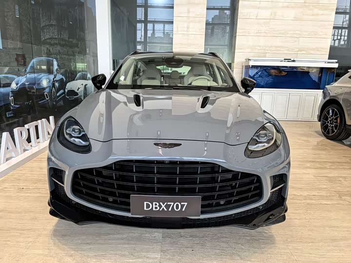 2025 Aston Martin DBX