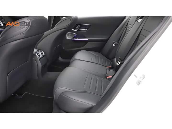 صورة 7 - Mercedes-Benz C-Class