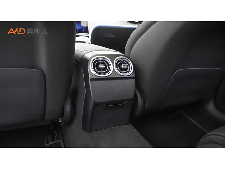 صورة 9 - Mercedes-Benz C-Class
