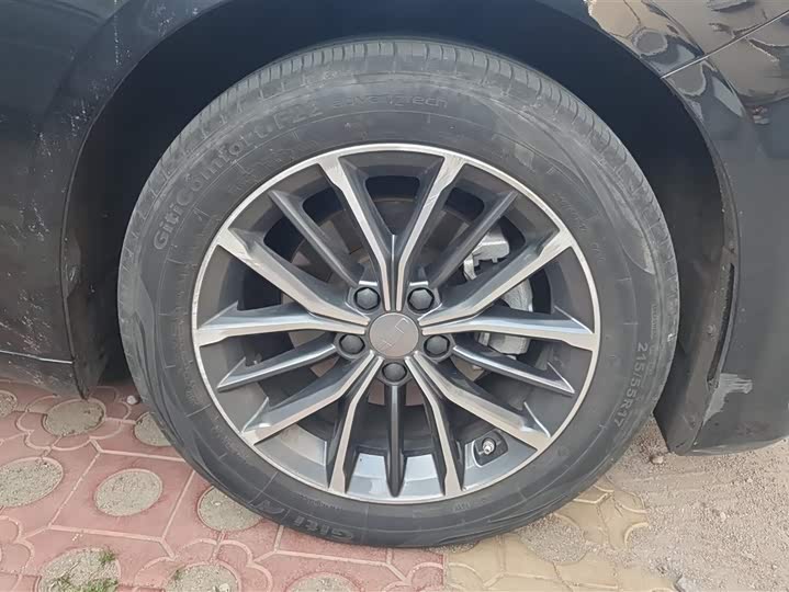 Zdjęcie 6 - Geely Preface