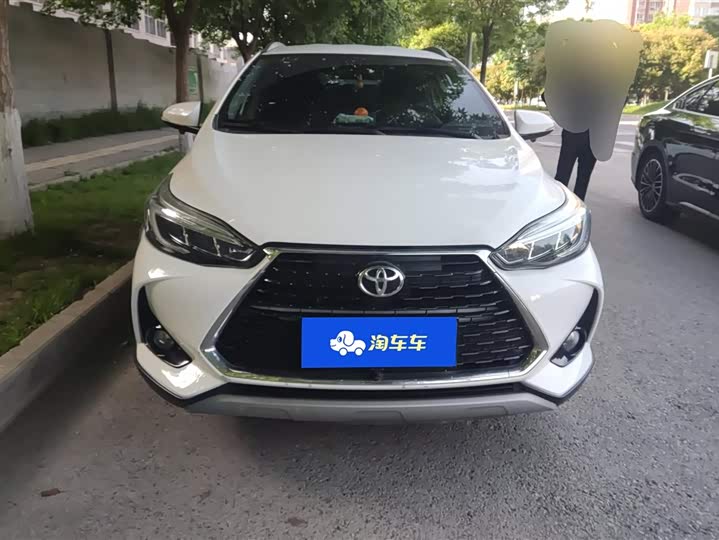 Фото 2 - Toyota Yaris L Hatchback