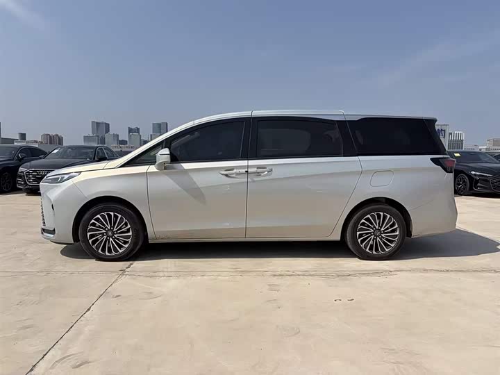 Buick GL8 Hybrid 2025 2025款 陆尚 智享版