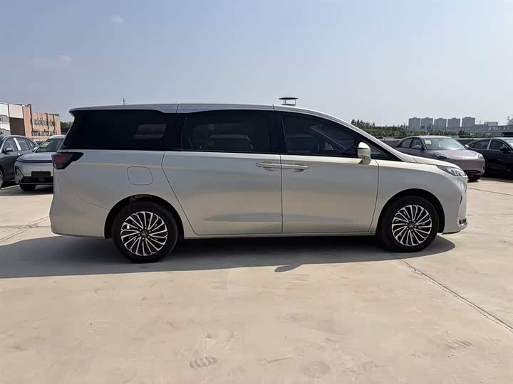 Buick GL8 Hybrid 2025 2025款 陆尚 智享版
