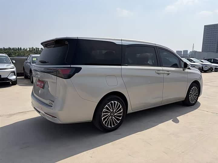 Buick GL8 Hybrid 2025 2025款 陆尚 智享版