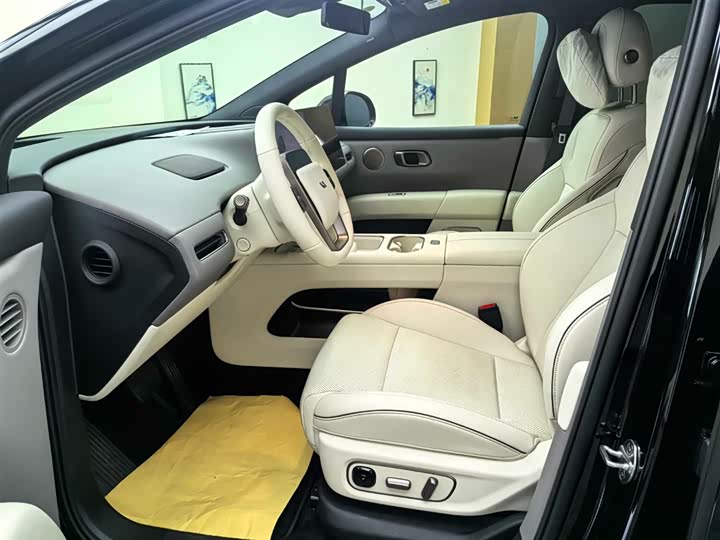 2025 LiXiang i6